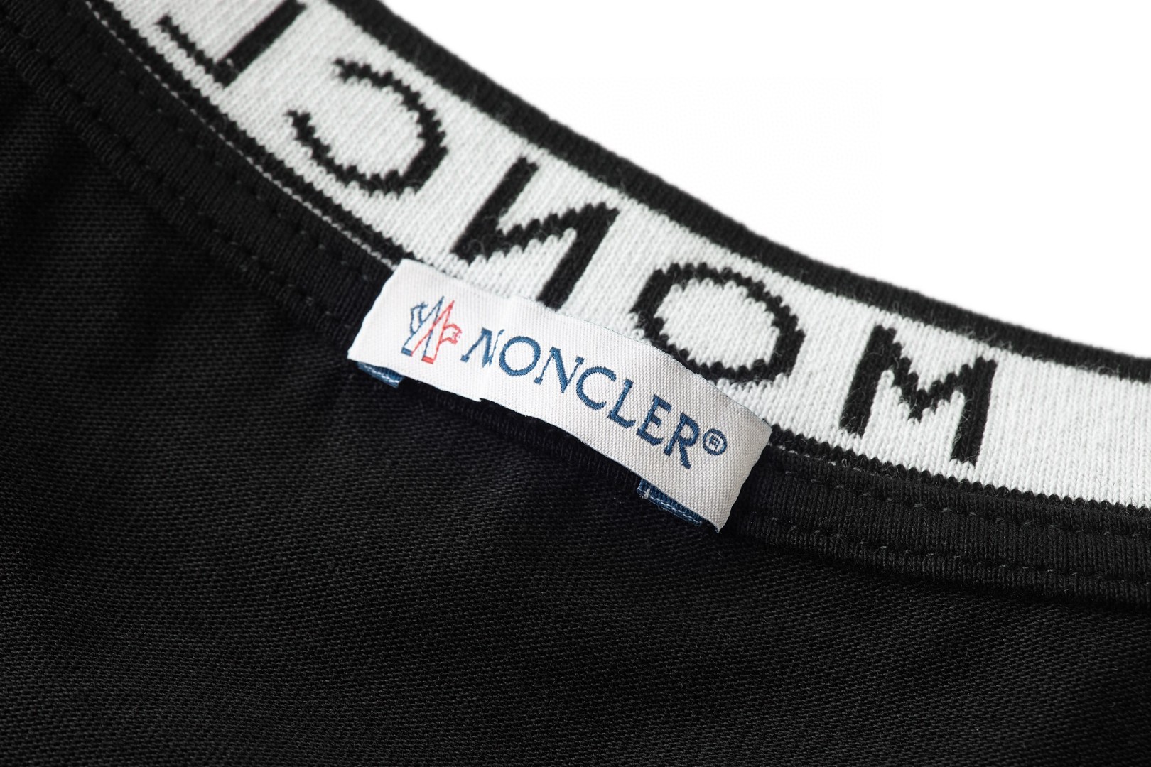 Moncler 蒙口 字母领口标识圆领短袖 T恤 夏季 白色 黑色 A0 L10918C000318390T032