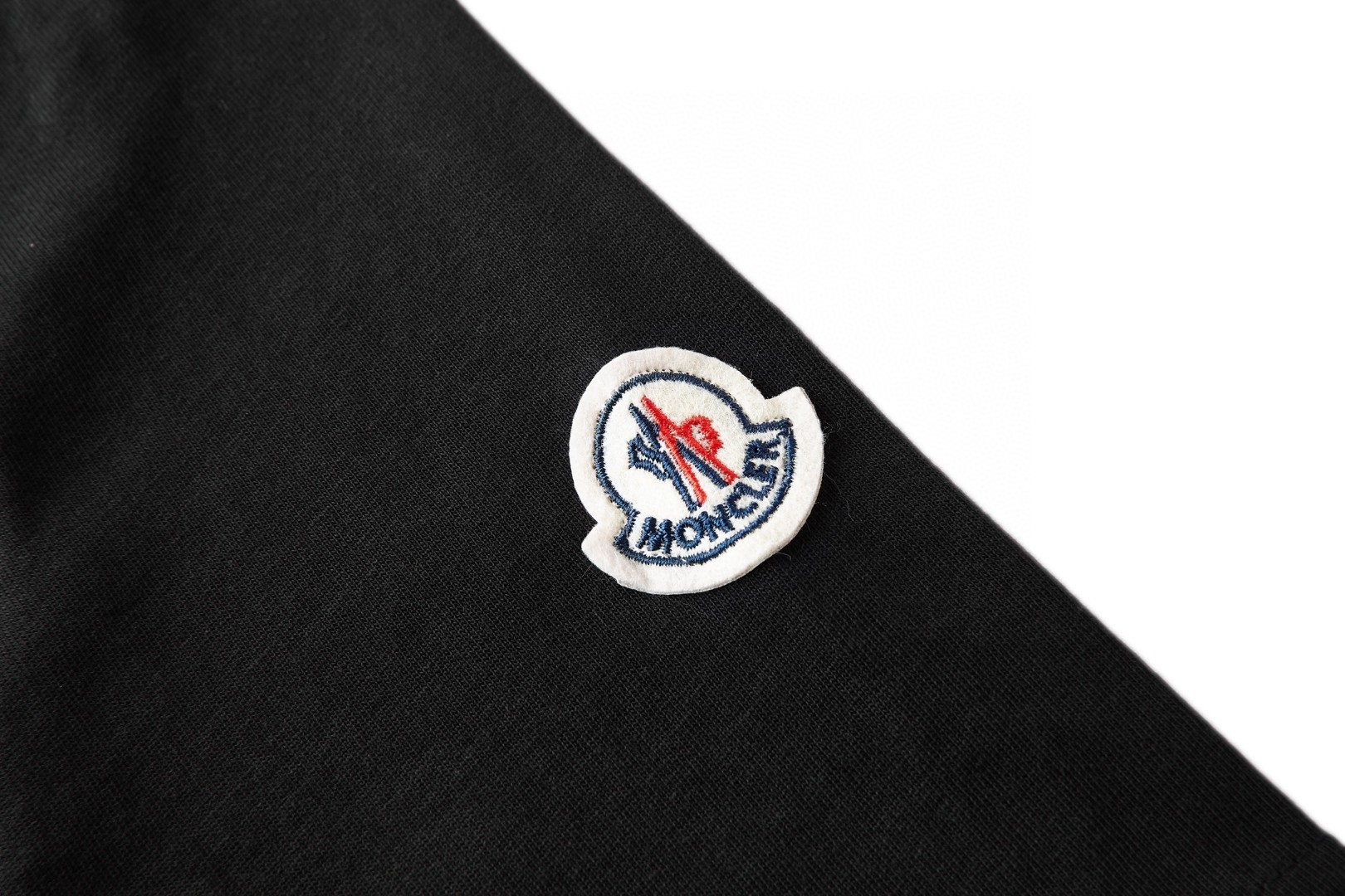 Moncler 蒙口 字母领口标识圆领短袖 T恤 夏季 白色 黑色 A0 L10918C000318390T032