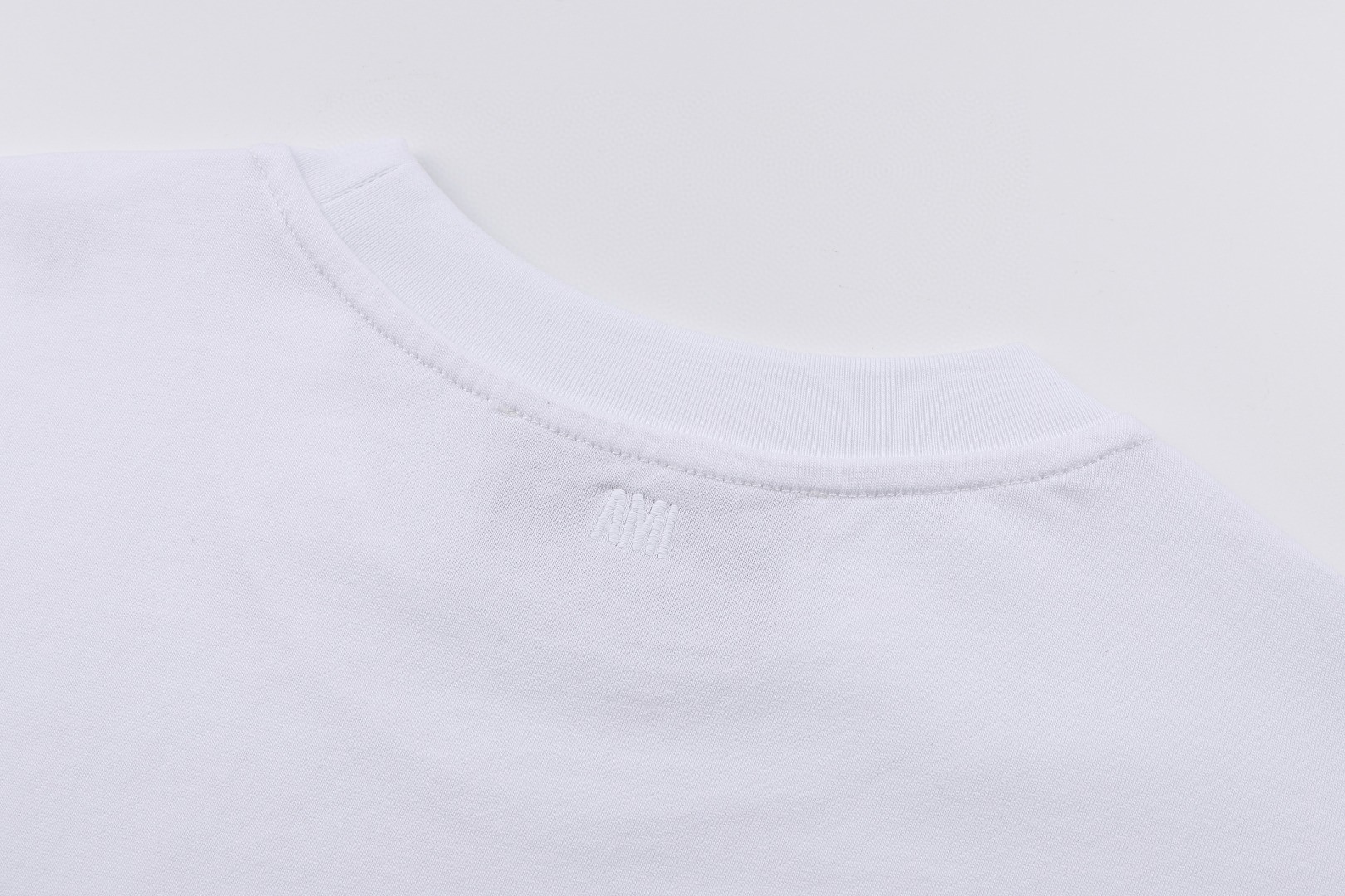 AMIPARIS Ami 爱心标识刺绣圆领短袖 T恤 夏季 黑色 白色 A0 HTS346724-100