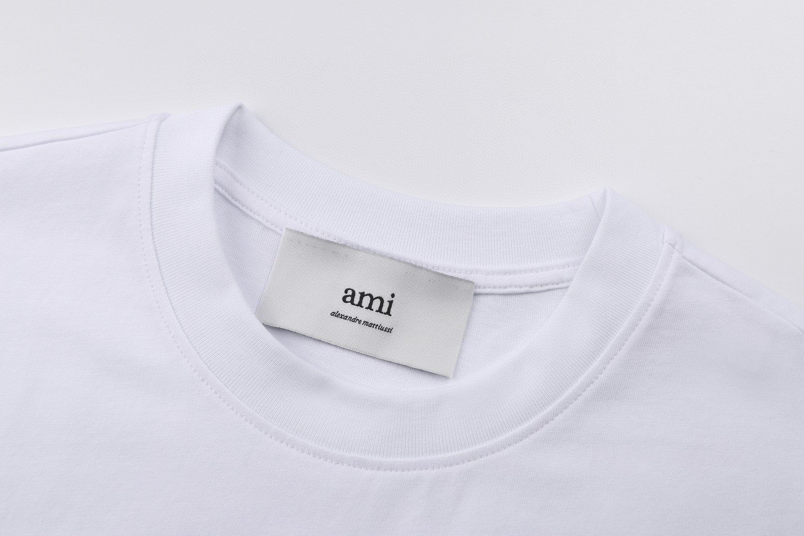 AMIPARIS Ami 爱心标识刺绣圆领短袖 T恤 夏季 黑色 白色 A0 HTS346724-100