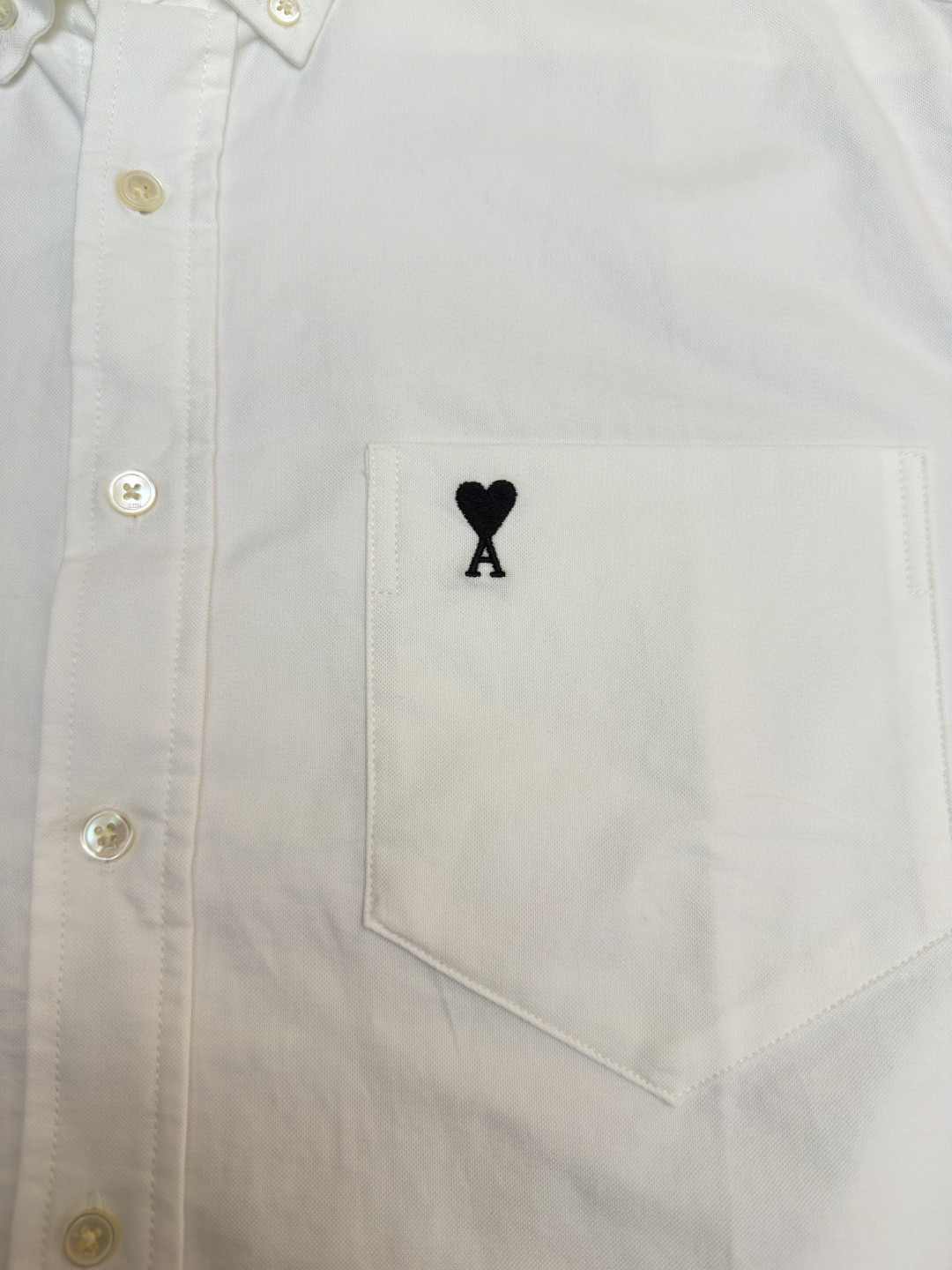 AMIPARIS Ami 爱心刺绣短袖衬衫 外套 夏季 白色 浅褐色 深蓝色 A5 HSH823CO0210-A036