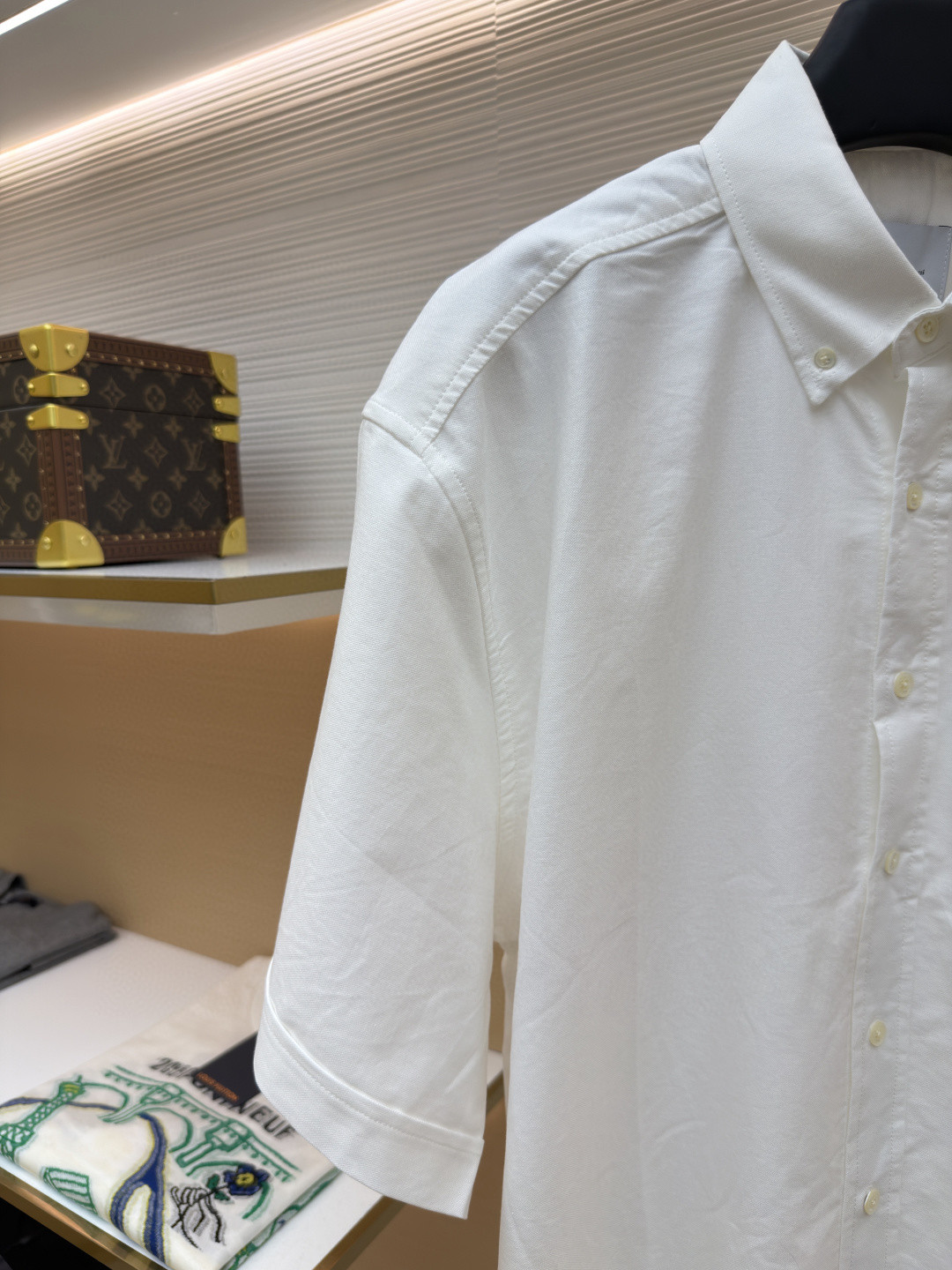 AMIPARIS Ami 爱心刺绣短袖衬衫 外套 夏季 白色 浅褐色 深蓝色 A5 HSH823CO0210-A036