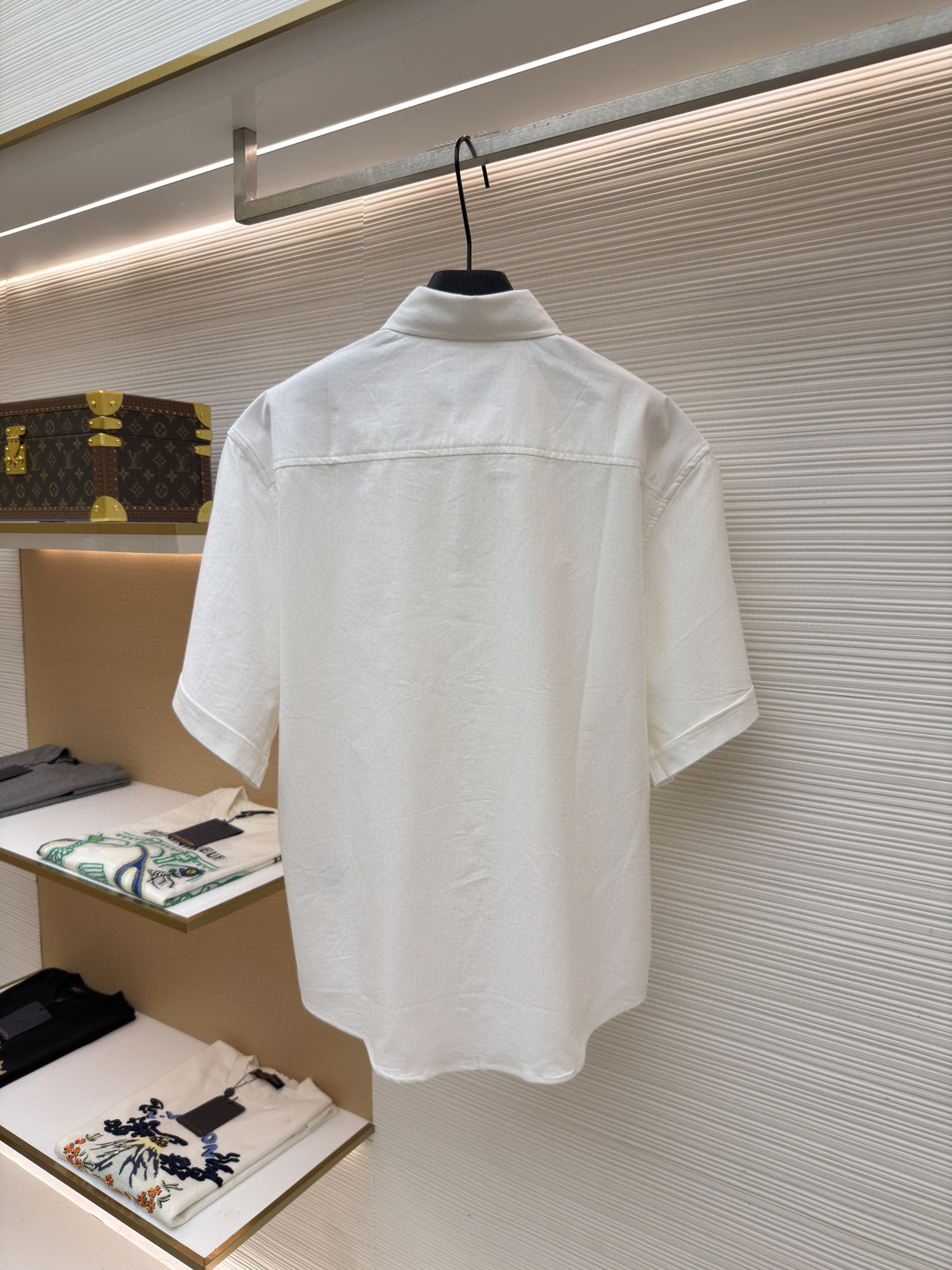 AMIPARIS Ami 爱心刺绣短袖衬衫 外套 夏季 白色 浅褐色 深蓝色 A5 HSH823CO0210-A036