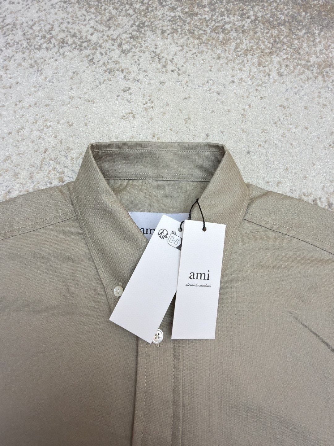 AMIPARIS Ami 爱心刺绣短袖衬衫 外套 夏季 白色 浅褐色 深蓝色 A5 HSH823CO0210-A036