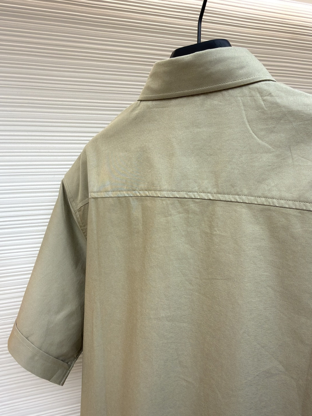 AMIPARIS Ami 爱心刺绣短袖衬衫 外套 夏季 白色 浅褐色 深蓝色 A5 HSH823CO0210-A036