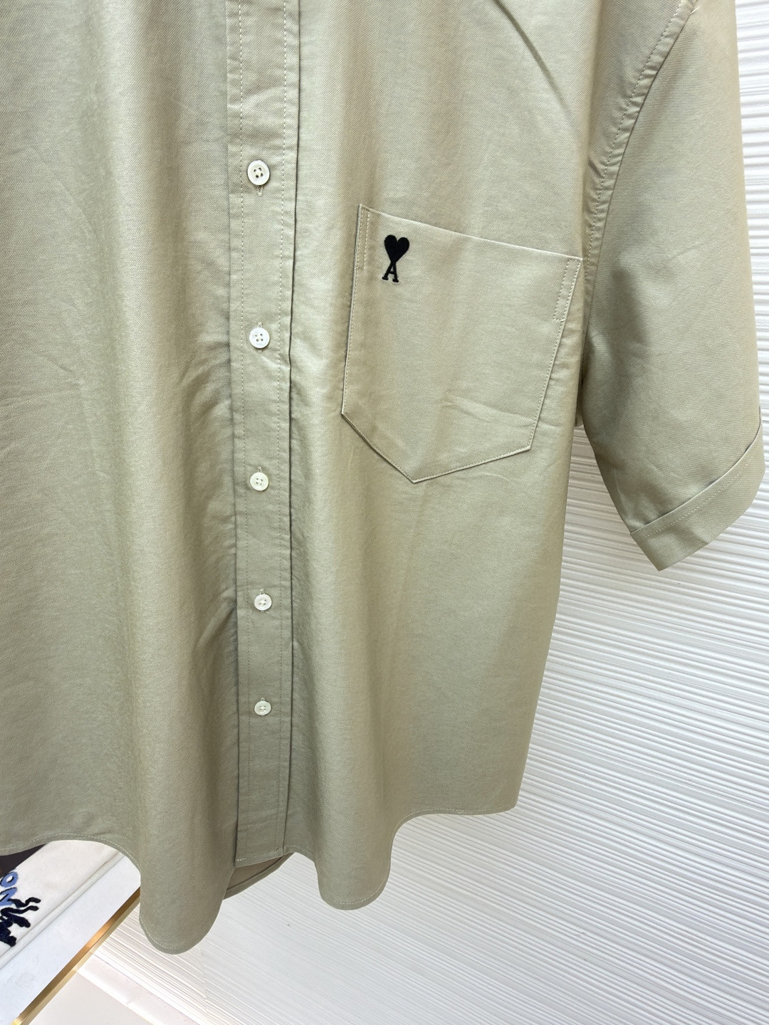 AMIPARIS Ami 爱心刺绣短袖衬衫 外套 夏季 白色 浅褐色 深蓝色 A5 HSH823CO0210-A036