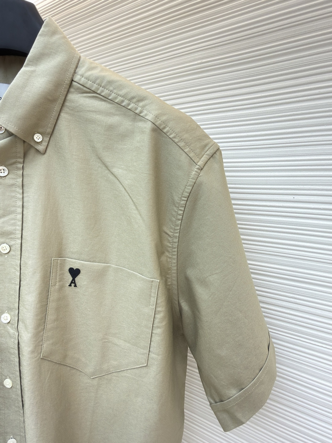 AMIPARIS Ami 爱心刺绣短袖衬衫 外套 夏季 白色 浅褐色 深蓝色 A5 HSH823CO0210-A036