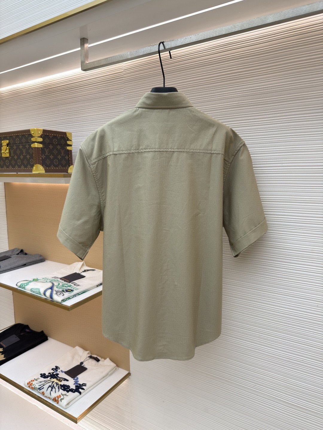 AMIPARIS Ami 爱心刺绣短袖衬衫 外套 夏季 白色 浅褐色 深蓝色 A5 HSH823CO0210-A036