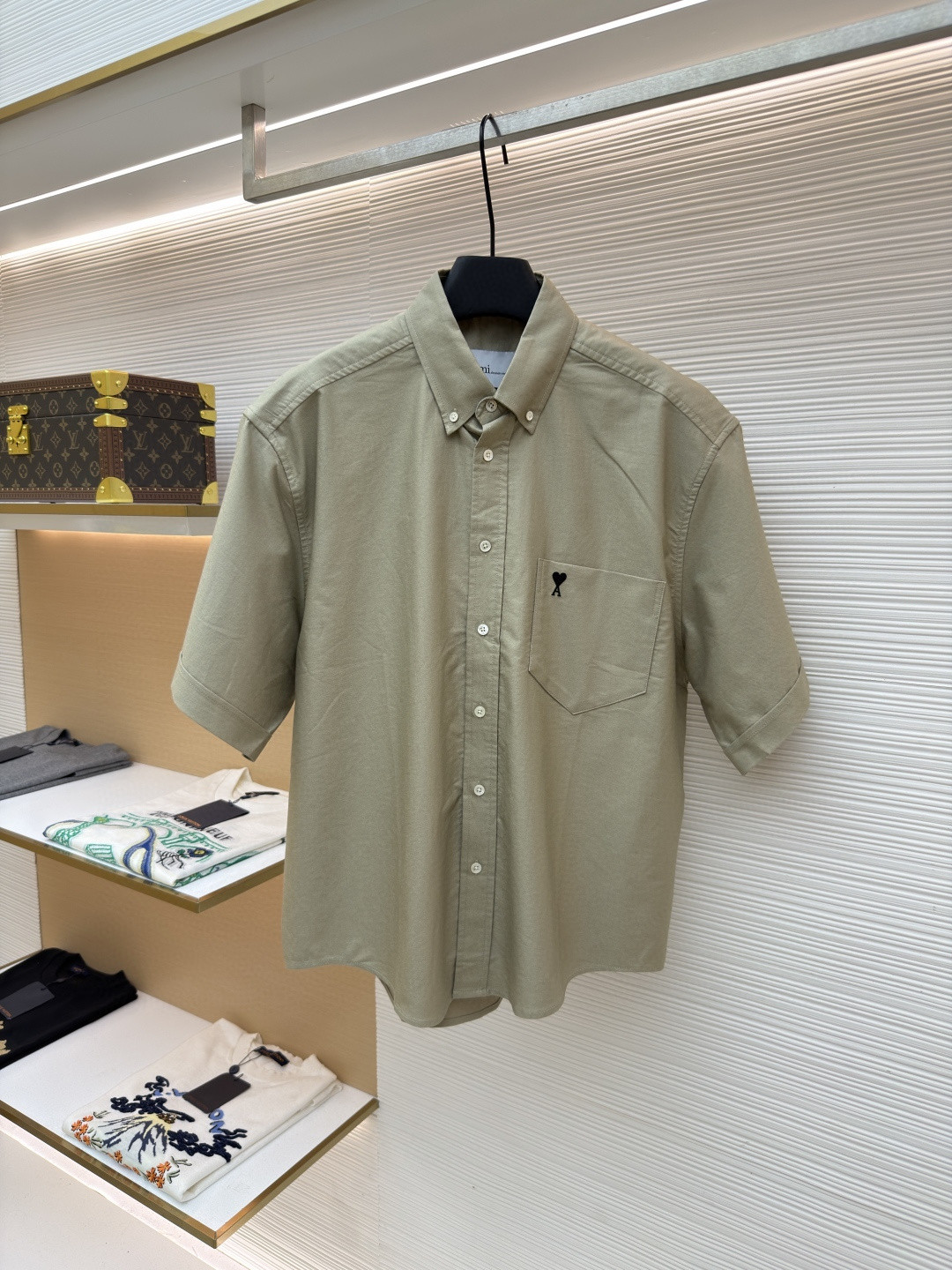 AMIPARIS Ami 爱心刺绣短袖衬衫 外套 夏季 白色 浅褐色 深蓝色 A5 HSH823CO0210-A036