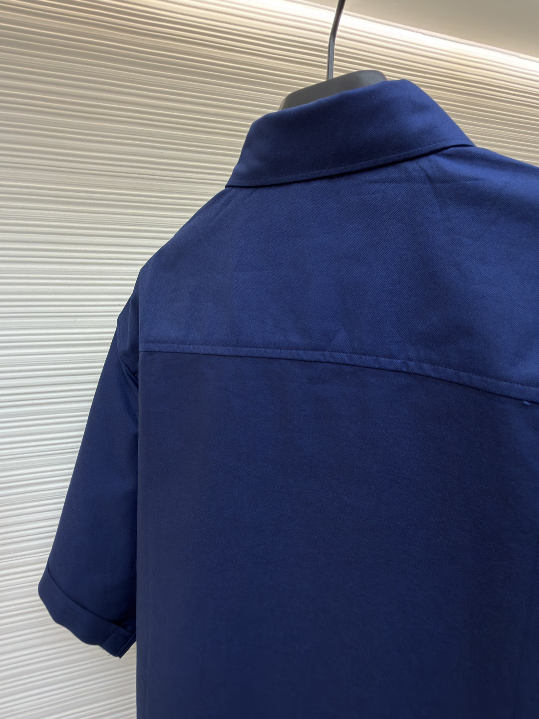 AMIPARIS Ami 爱心刺绣短袖衬衫 外套 夏季 白色 浅褐色 深蓝色 A5 HSH823CO0210-A036