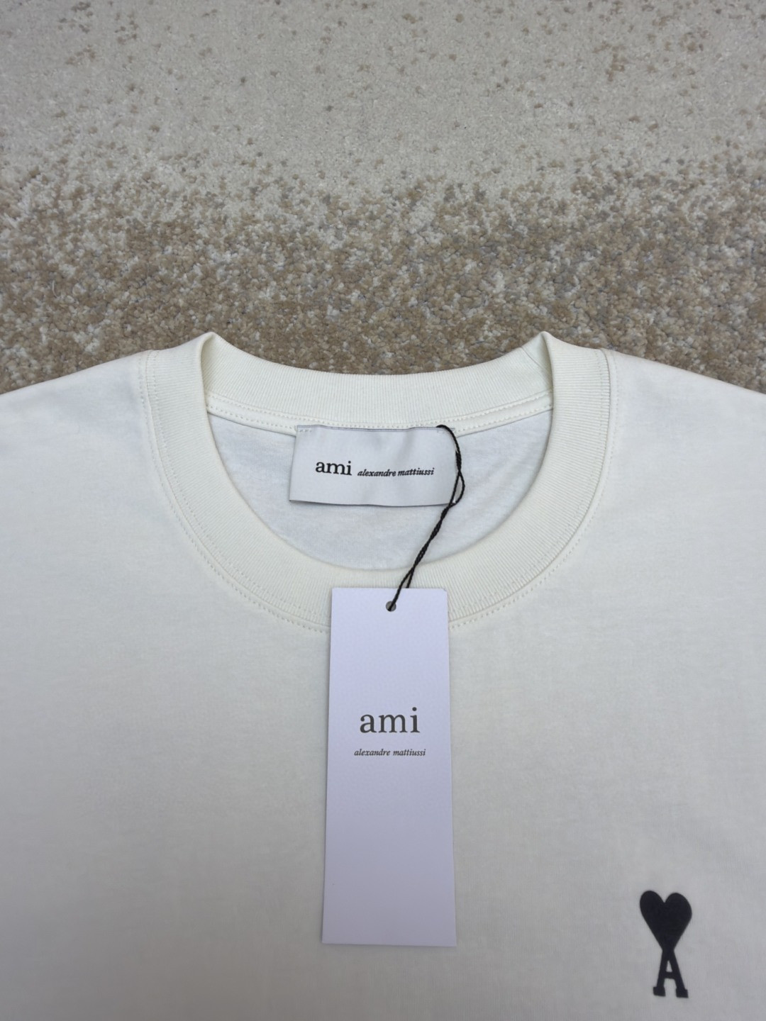 AMIPARIS Ami 爱心文字印花圆领短袖 T恤 夏季 米白色 A0 UTS387726
