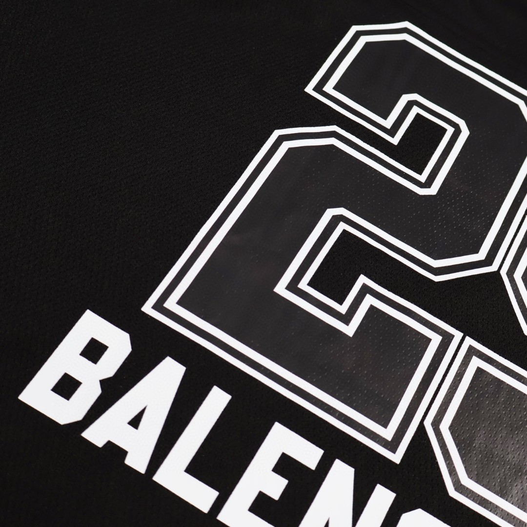 Balenciaga 巴黎世家 大8V领球衣 短袖 T恤 夏季 红色 黑色 A7 835906TSS166400