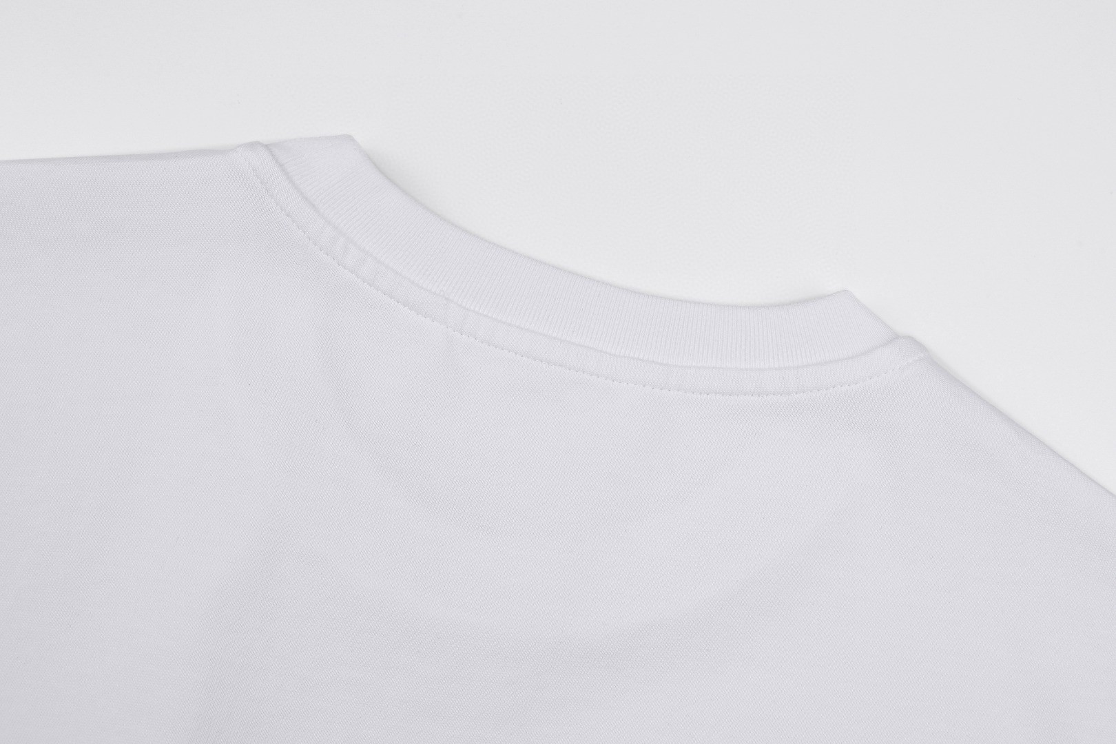 Moncler 蒙口 Space MonDuck印花圆领短袖 T恤 夏季 白色 A0 L10918C0006589AUG00A