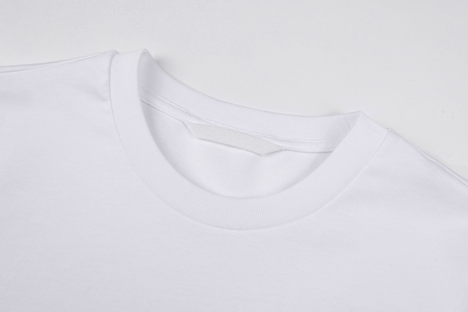 Moncler 蒙口 Space MonDuck印花圆领短袖 T恤 夏季 白色 A0 L10918C0006589AUG00A