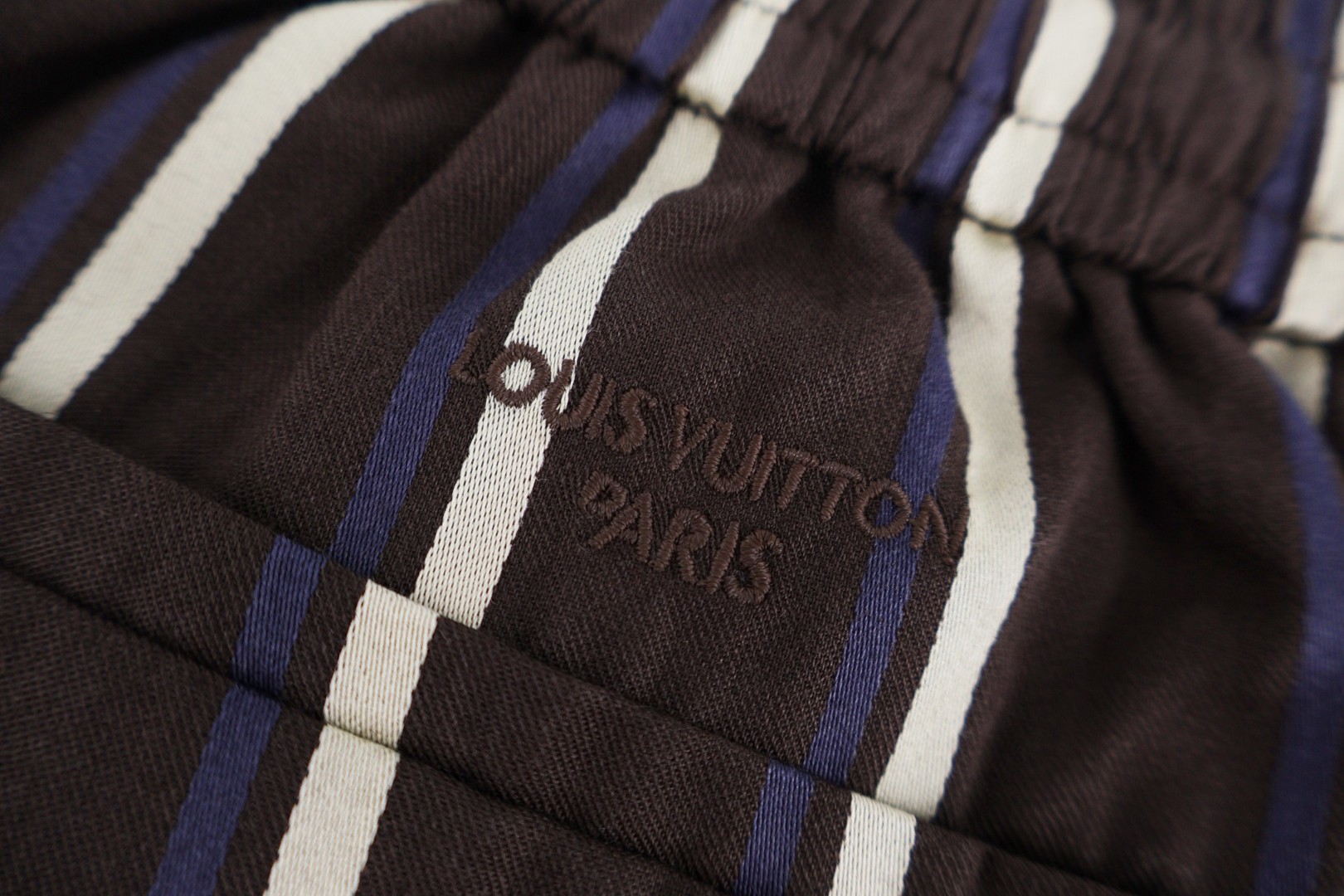 LOUIS VUITTON 路易威登 LV 复古条纹松紧腰短裤 休闲裤 裤子 棕色 B0 1AJU15