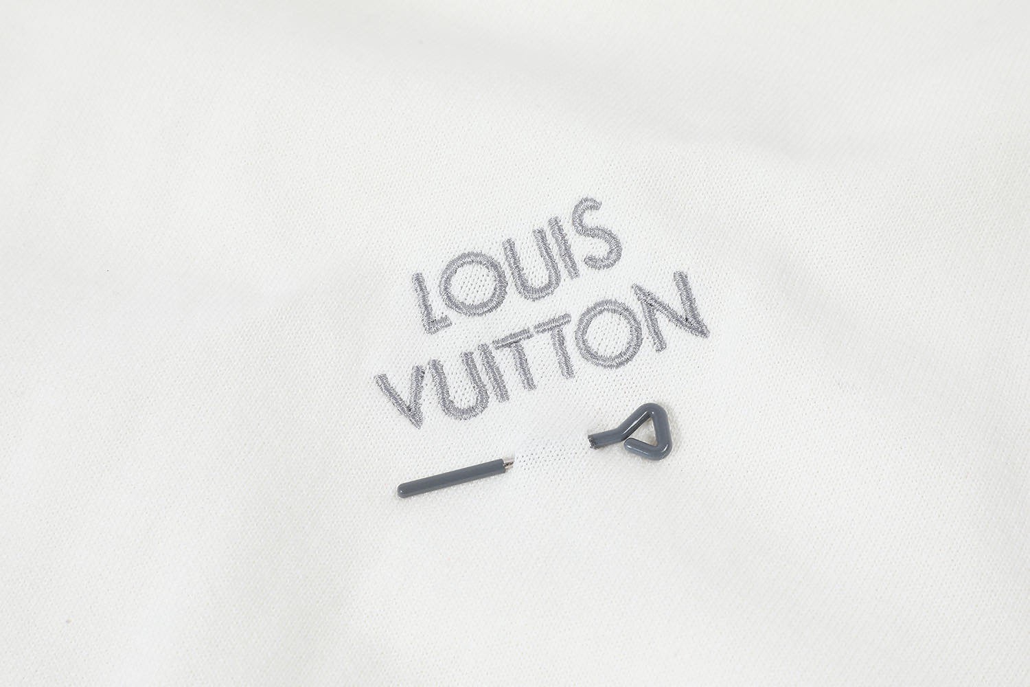 LOUIS VUITTON 路易威登 别针针织衫 短袖 T恤 短袖 白色 黑色 B0 1AFBUU