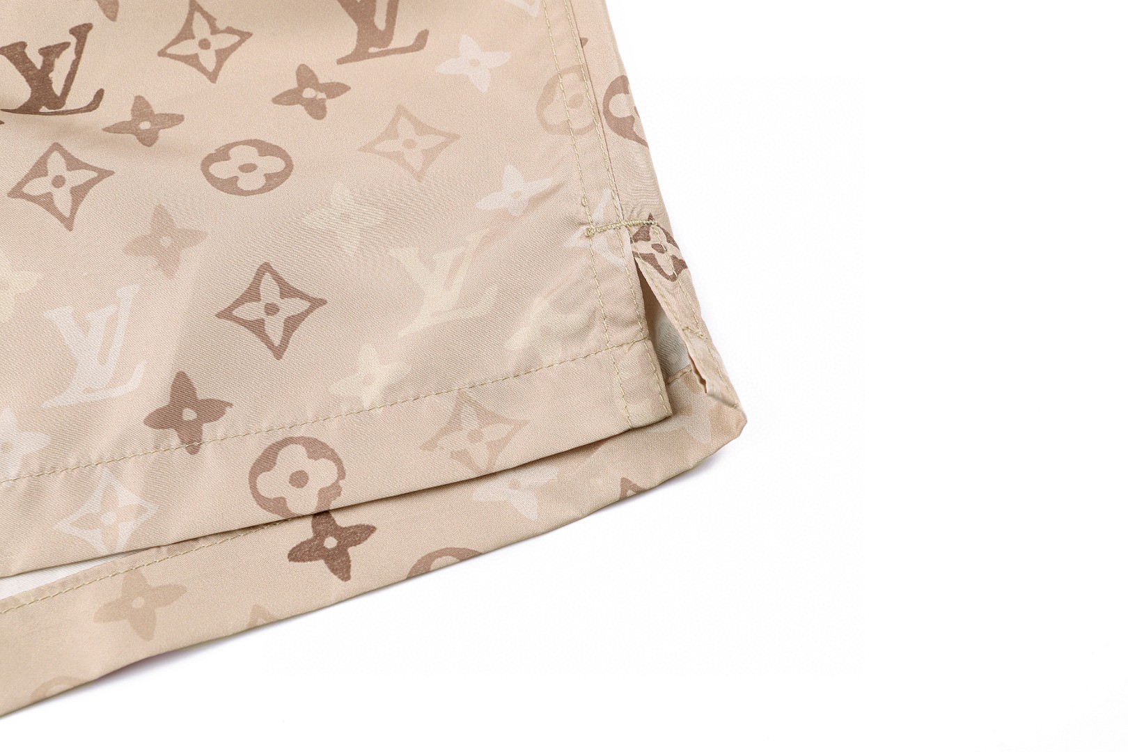 LOUIS VUITTON 路易威登 LV 老花满印沙滩短裤 休闲裤 裤子 棕褐色 A7 1AK7CZ