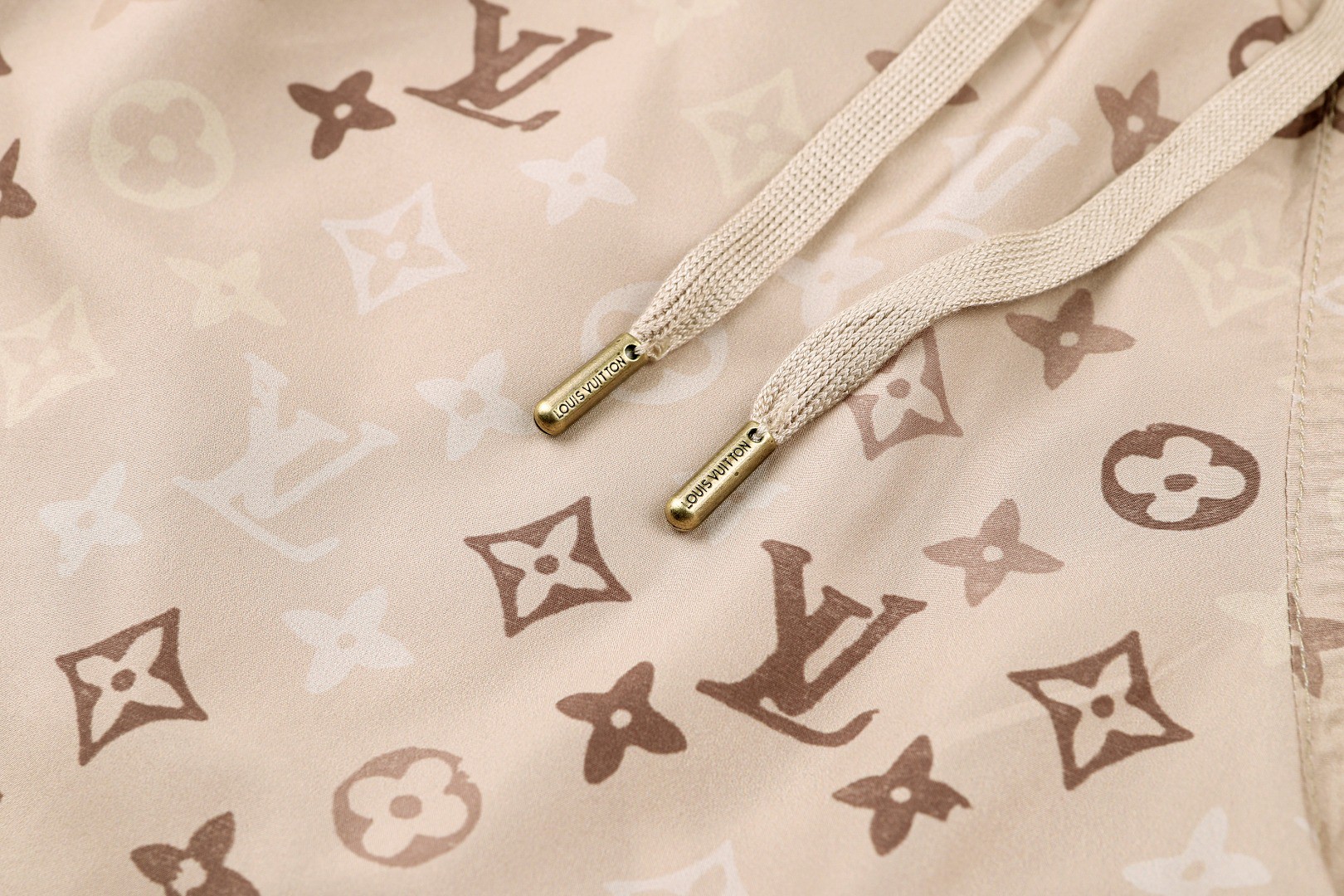 LOUIS VUITTON 路易威登 LV 老花满印沙滩短裤 休闲裤 裤子 棕褐色 A7 1AK7CZ