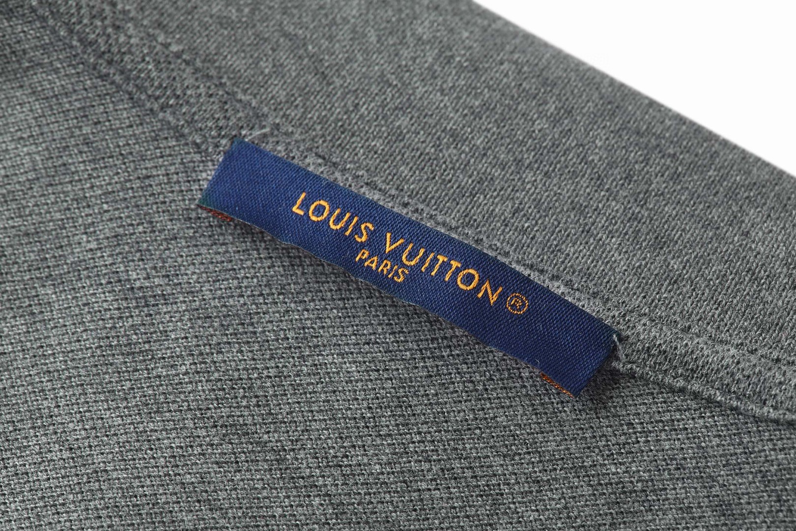LOUIS VUITTON 路易威登 LV 纯色刺绣Polo衫 短袖 灰色 A2