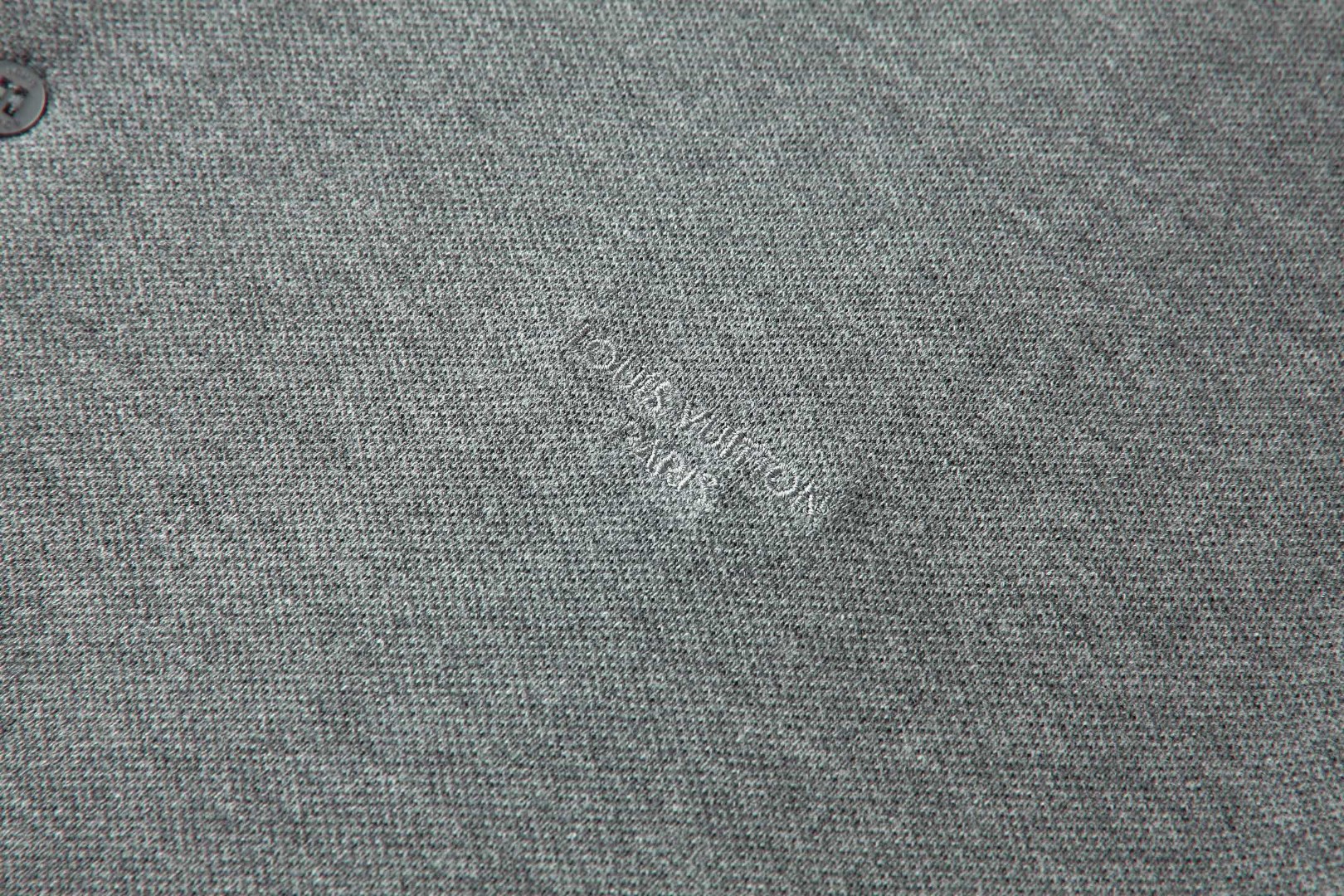 LOUIS VUITTON 路易威登 LV 纯色刺绣Polo衫 短袖 灰色 A2