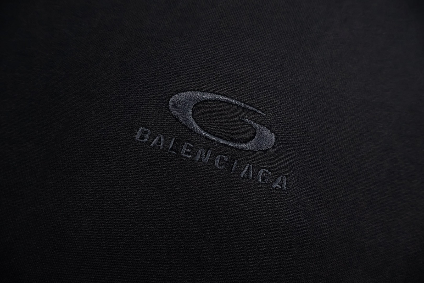 Balenciaga 巴黎世家 圆环刺绣涂鸦做旧圆领短袖 T恤 夏季 黑色 A5 764235TUVJ71000