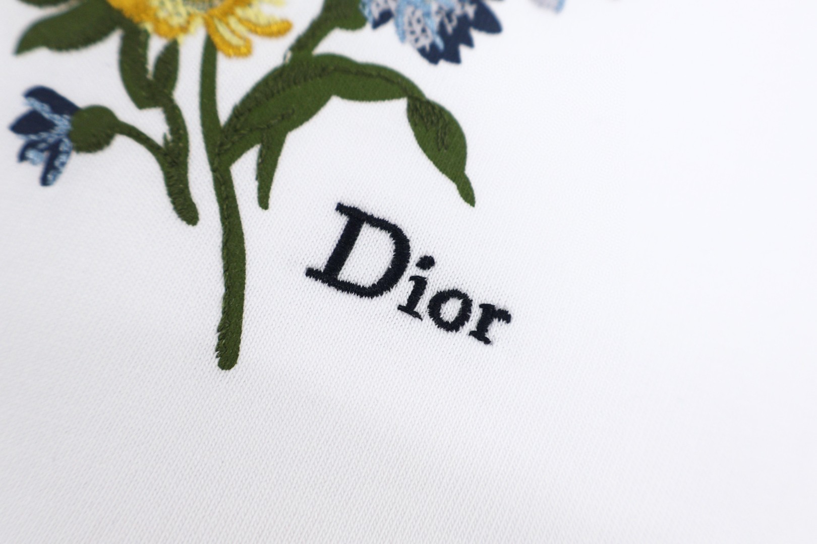 DIOR 迪奥 花卉刺绣圆领T恤 短袖 夏季 白色 黑色 A0 693J640A3282-C084