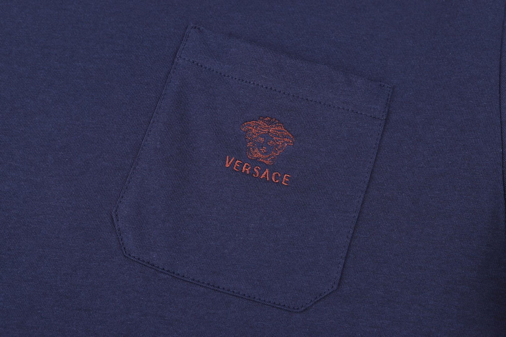 Versace 范思哲 胸前贴袋刺绣标识圆领短袖 T恤 夏款 白色 蓝色 A0 1024574-1A17915-1W000