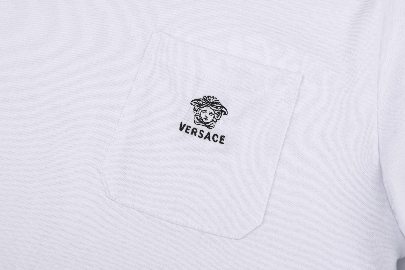 Versace 范思哲 胸前贴袋刺绣标识圆领短袖 T恤 夏款 白色 蓝色 A0 1024574-1A17915-1W000