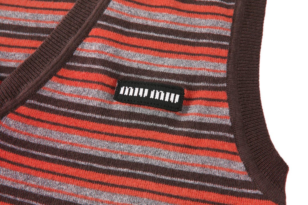 MIU MIU 羊毛条纹提花V领针织衫 背心 马甲 B0 MMV337-1844-F0049-S-OOO