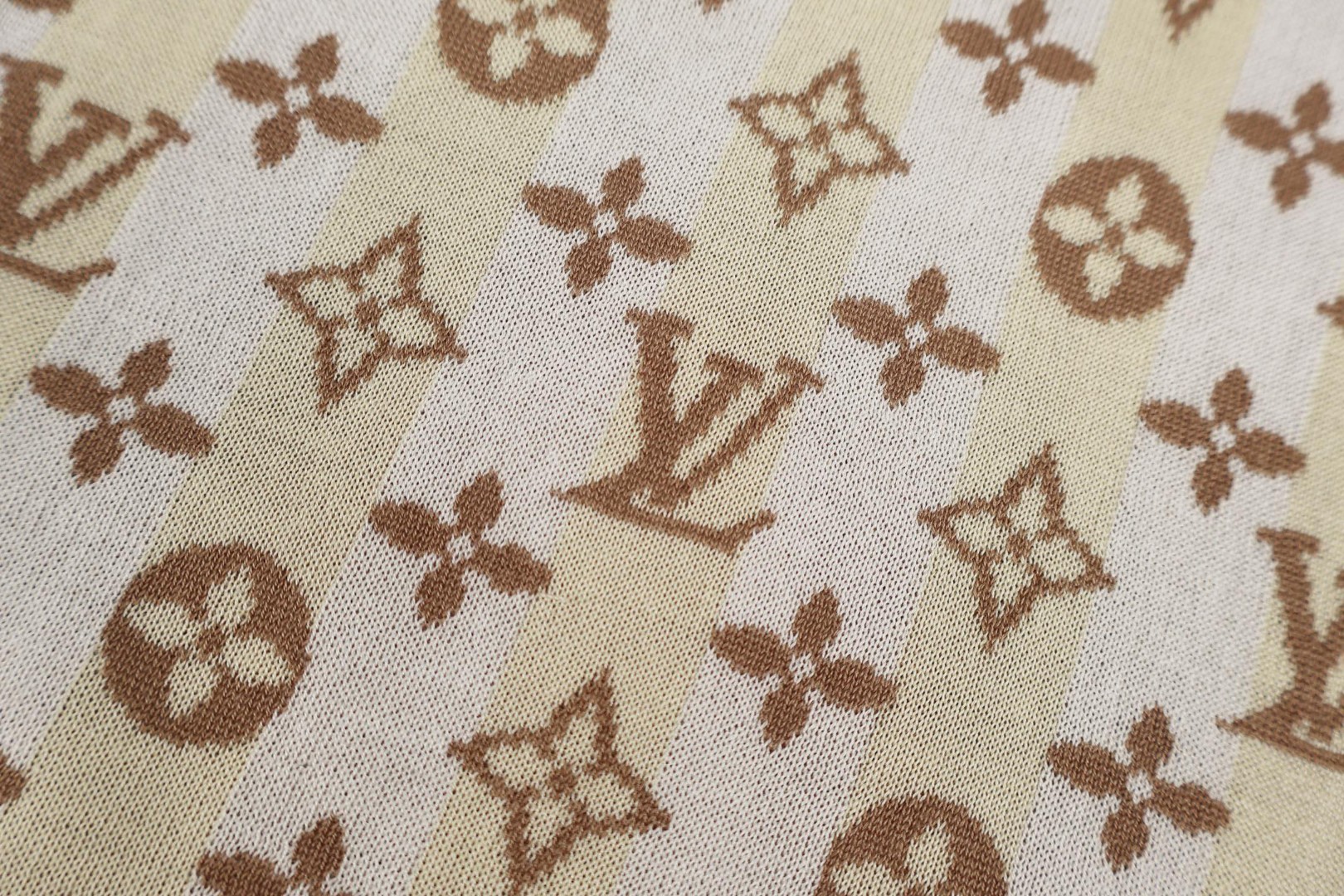 LOUIS VUITTON 路易威登 满印黄条针织衫 短袖 T恤 B0