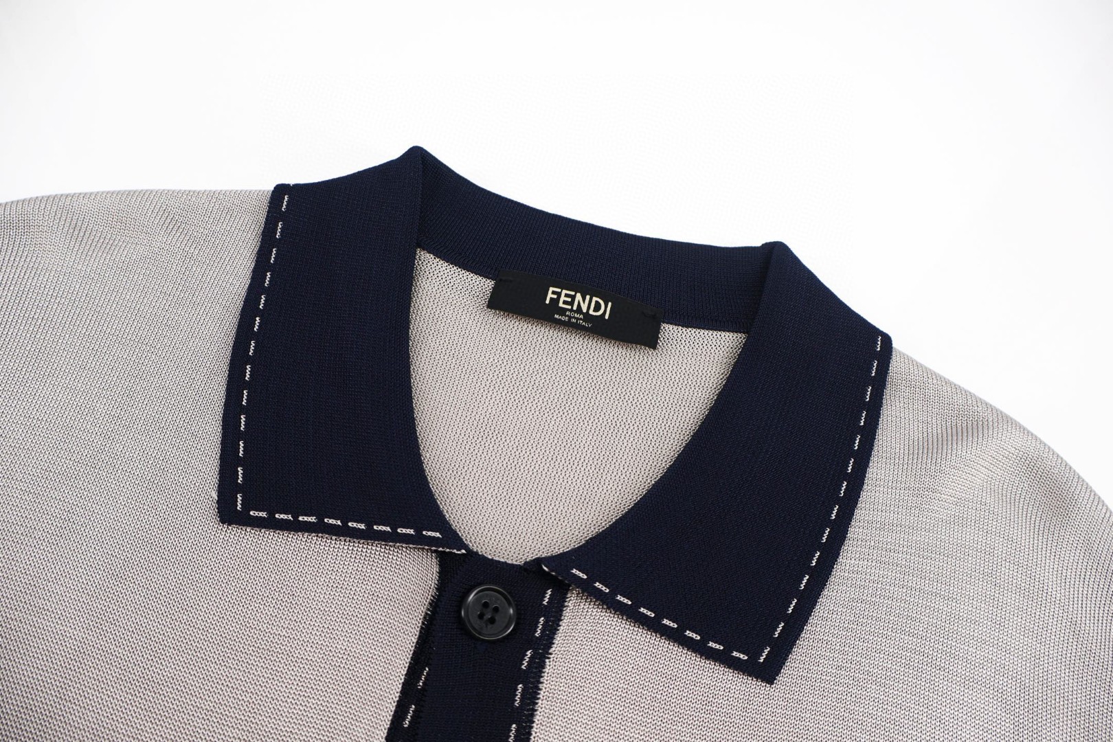 FENDI 芬迪 嵌花贴袋针织开衫 polo衫 短袖 上衣 夏款 灰色 B0 FZC168B04VF1WOH