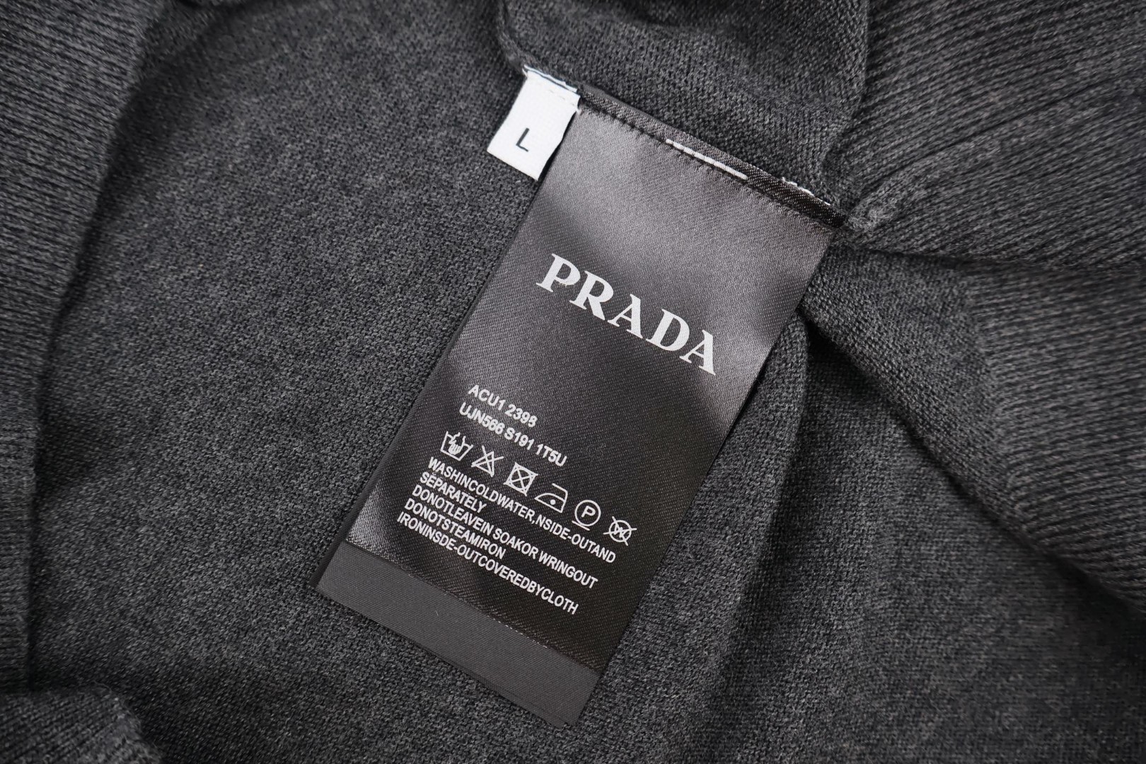 PRADA 普拉达 三角徽标针织短袖 针织衫 T恤 灰色 B0 UMF193-18W4-F0EDL-S-OOO