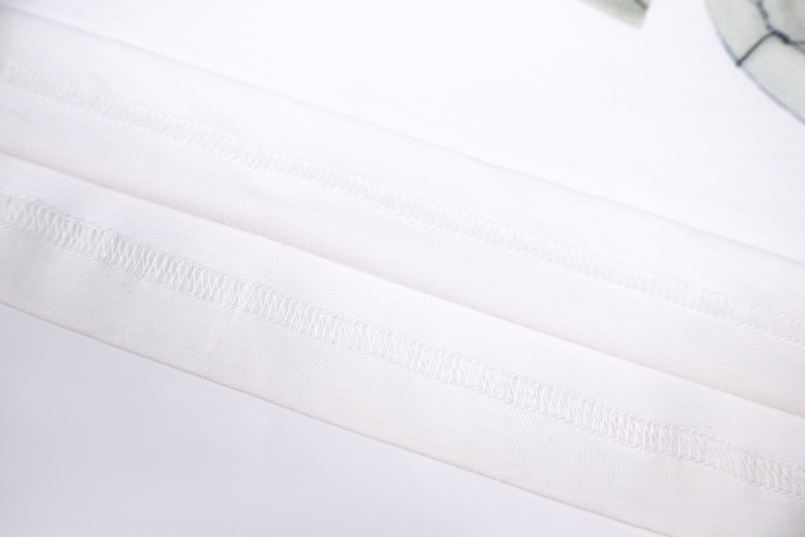 Maison Margiela 马吉拉 破碎磁盘印花圆领短袖 T恤 套头 夏季 白色 A0 SH0GC0056S24312101