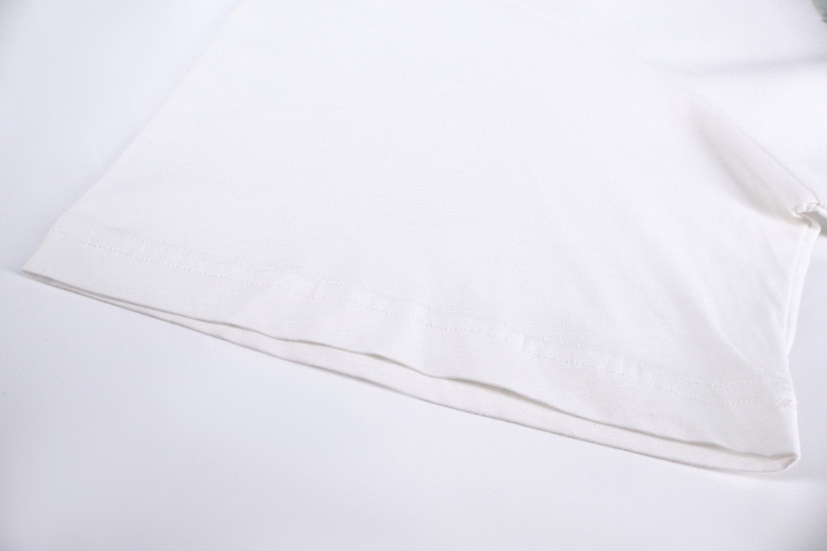 Maison Margiela 马吉拉 破碎磁盘印花圆领短袖 T恤 套头 夏季 白色 A0 SH0GC0056S24312101