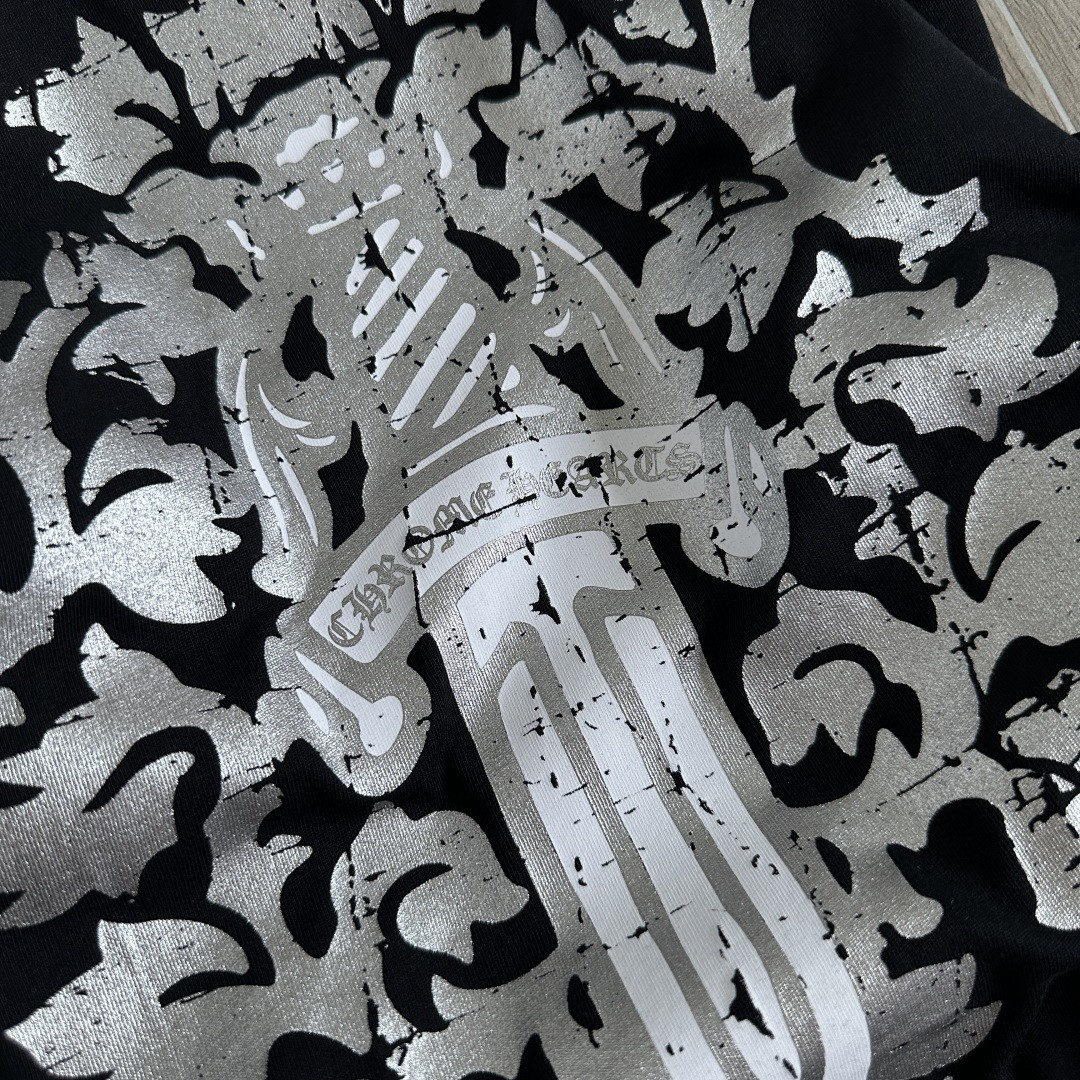 ]Chrome Hearts 克罗心 CH 宝剑藤蔓烫银梵文圆领长袖T恤 黑色 白色