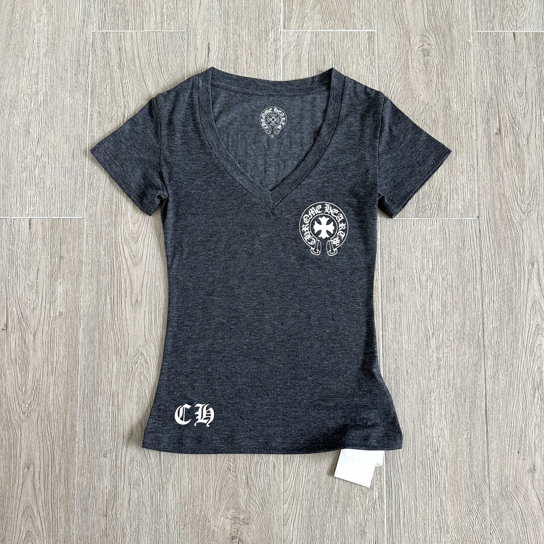 Chrome Hearts CH 克罗心 梵文十字架马蹄印花V领修身 女款 短袖 T恤 黑色 灰色