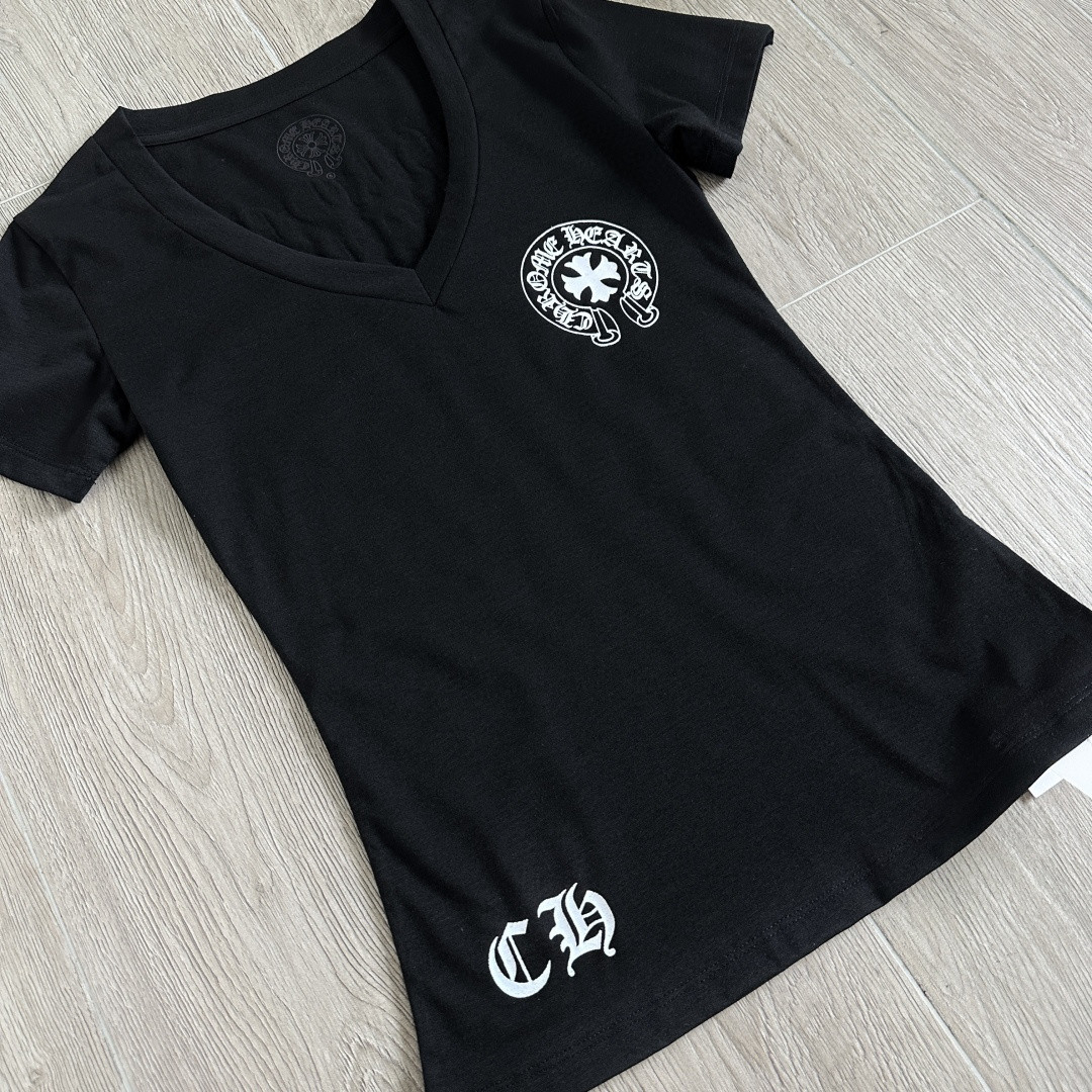 Chrome Hearts CH 克罗心 梵文十字架马蹄印花V领修身 女款 短袖 T恤 黑色 灰色