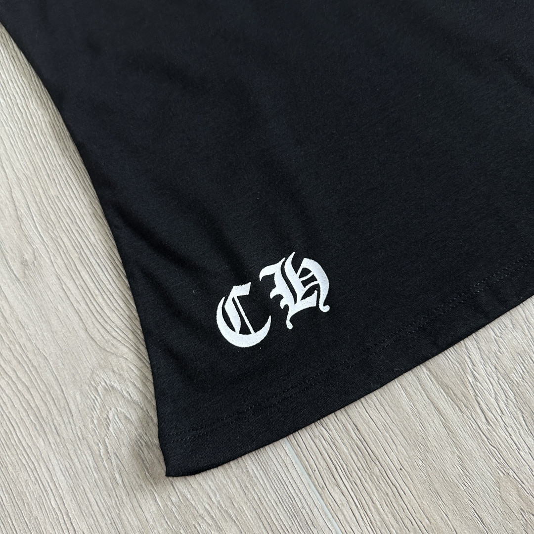 Chrome Hearts CH 克罗心 梵文十字架马蹄印花V领修身 女款 短袖 T恤 黑色 灰色