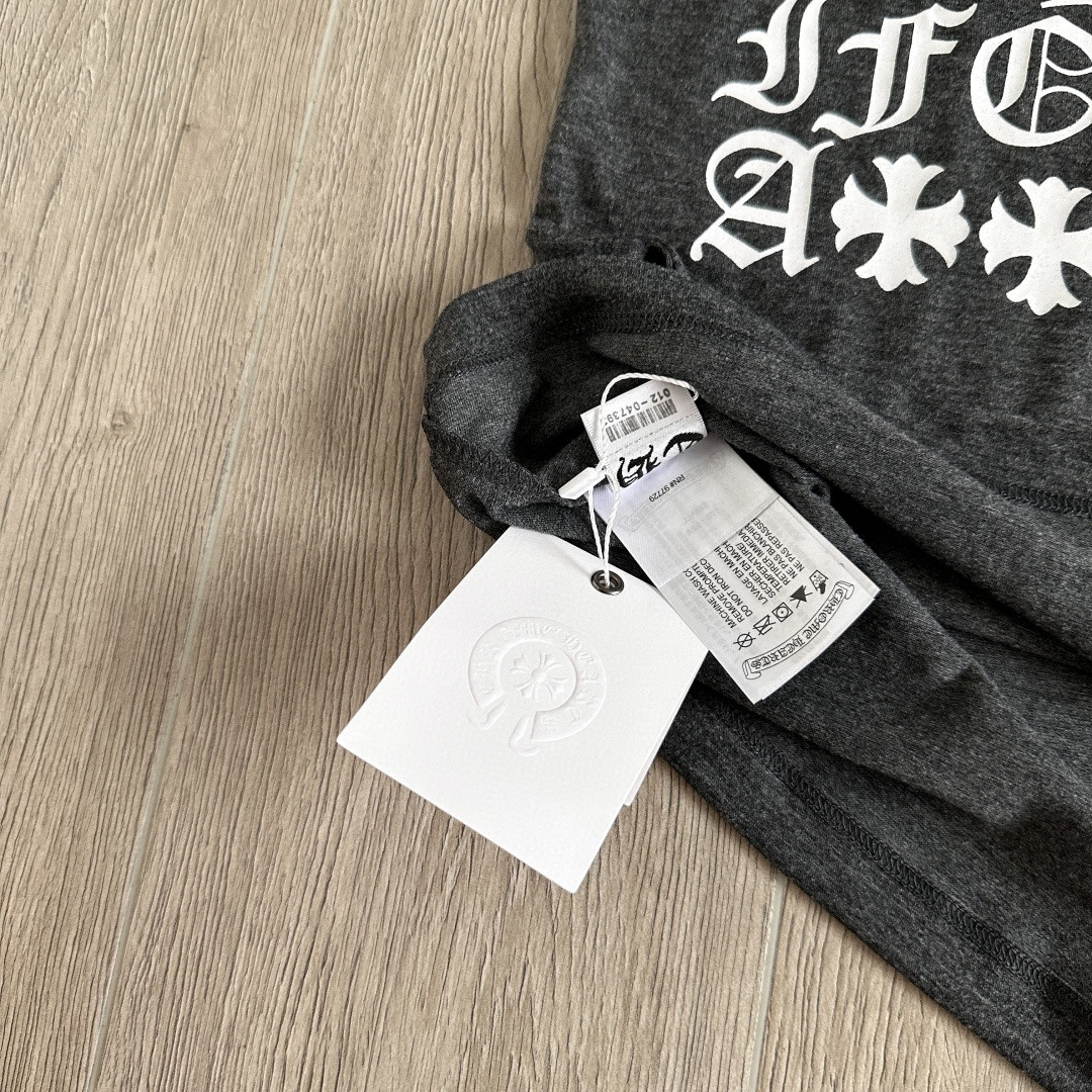 Chrome Hearts CH 克罗心 梵文十字架马蹄印花V领修身 女款 短袖 T恤 黑色 灰色