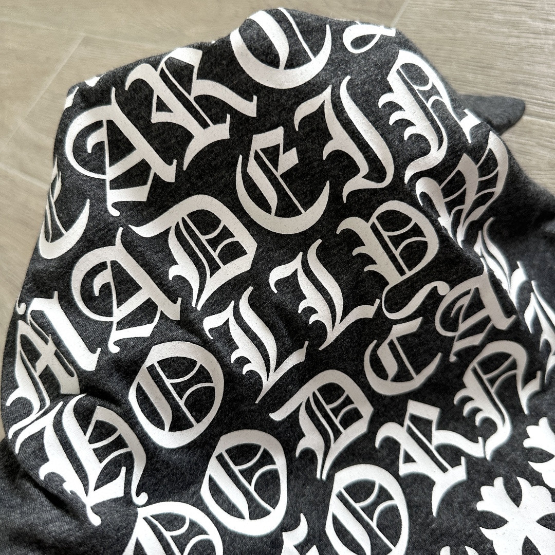 Chrome Hearts CH 克罗心 梵文十字架马蹄印花V领修身 女款 短袖 T恤 黑色 灰色