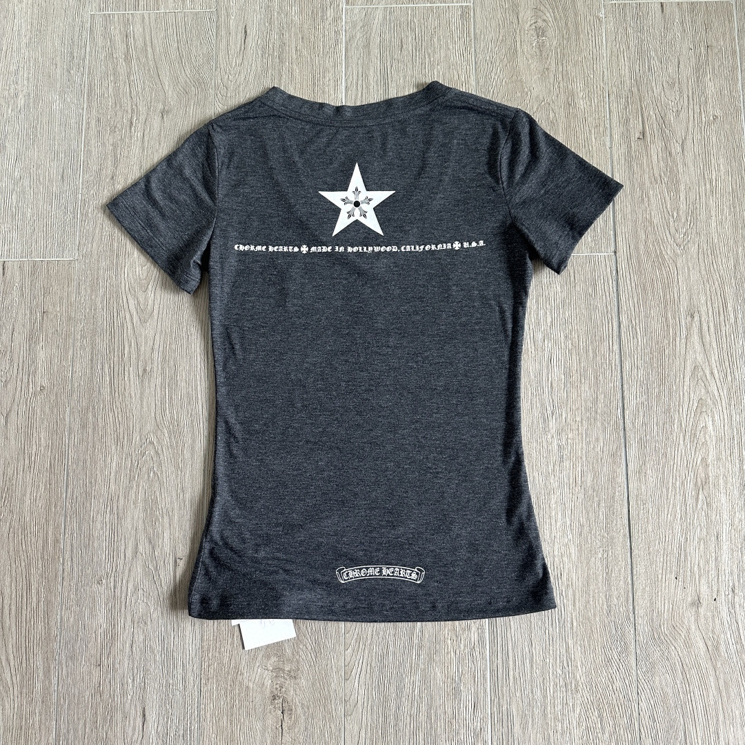 Chrome Hearts CH 克罗心 五角星梵文标语印花V领修身 女款 短袖 T恤 灰色