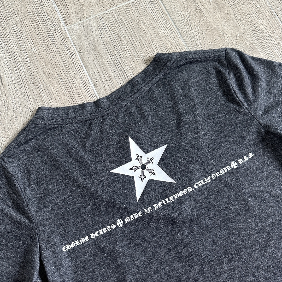 Chrome Hearts CH 克罗心 五角星梵文标语印花V领修身 女款 短袖 T恤 灰色