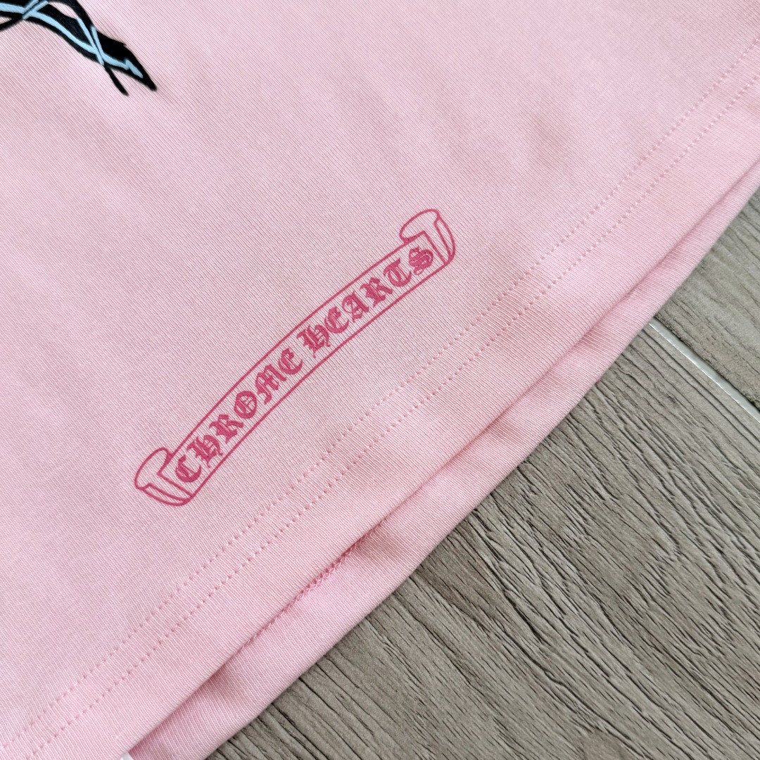 Chrome Hearts CH 克罗心 Deadly doll 联名款插肩袖印花短袖 T恤 女款 粉色