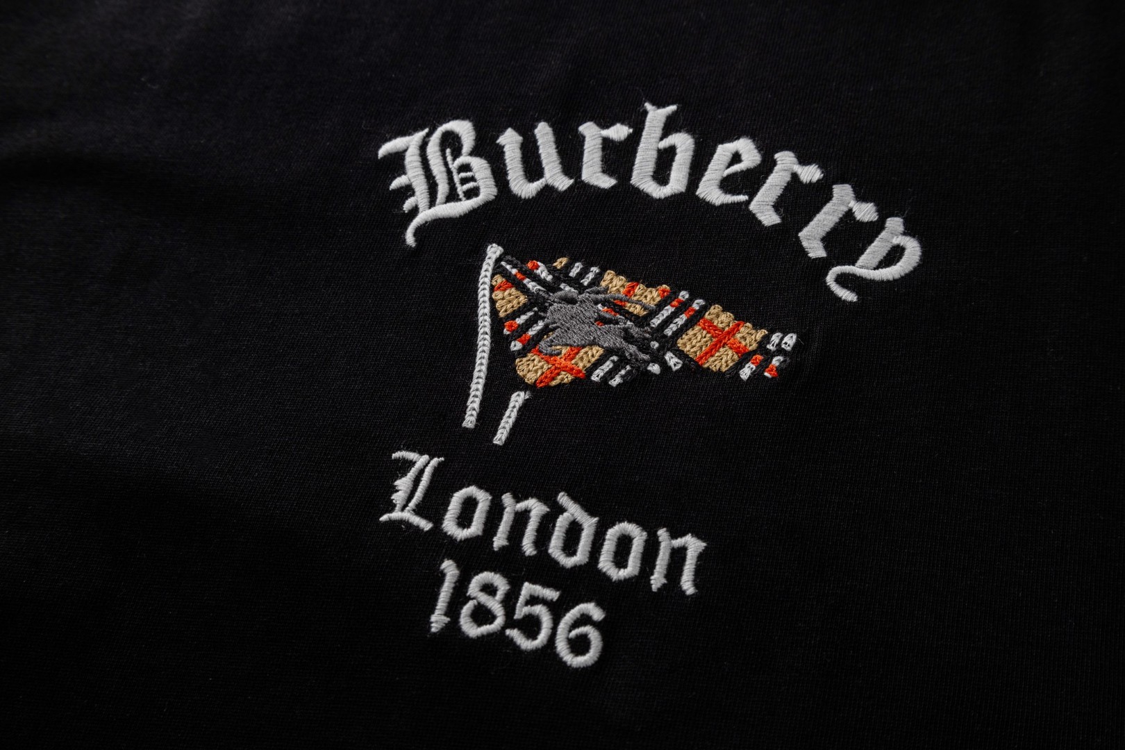 Burberry 巴宝莉 格纹旗帜图案圆领Tee 短袖 T恤 白色 黑色 A0 81281971