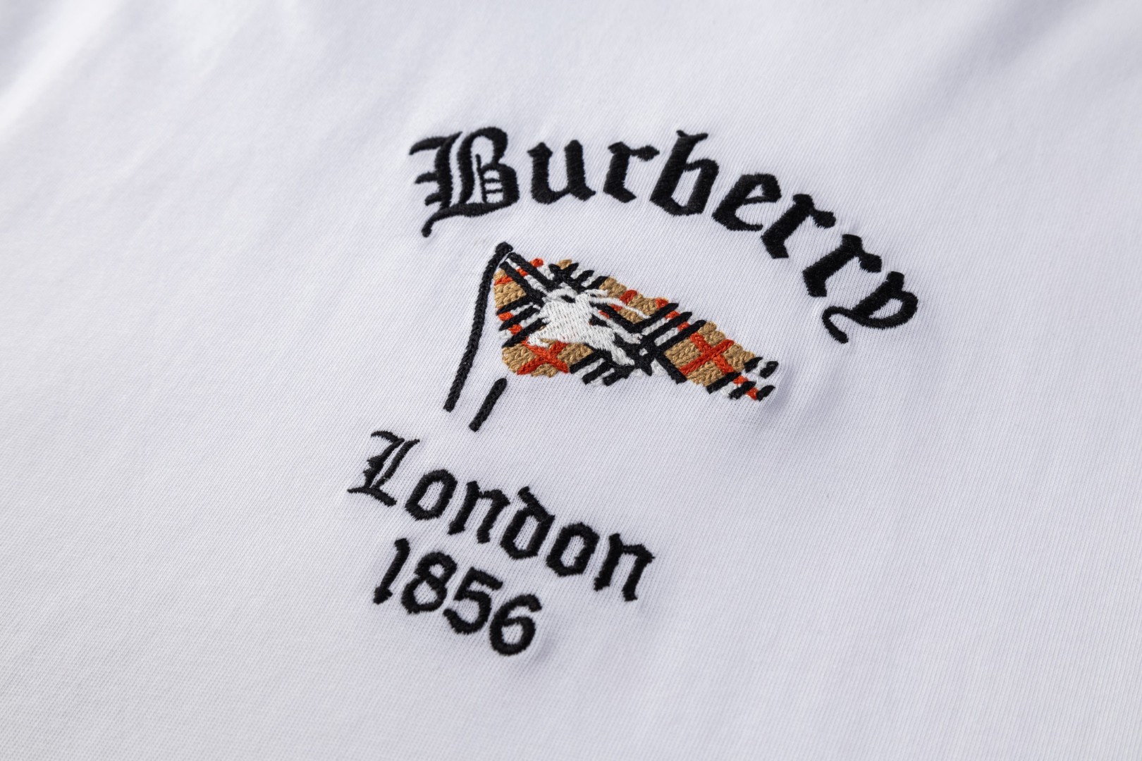 Burberry 巴宝莉 格纹旗帜图案圆领Tee 短袖 T恤 白色 黑色 A0 81281971