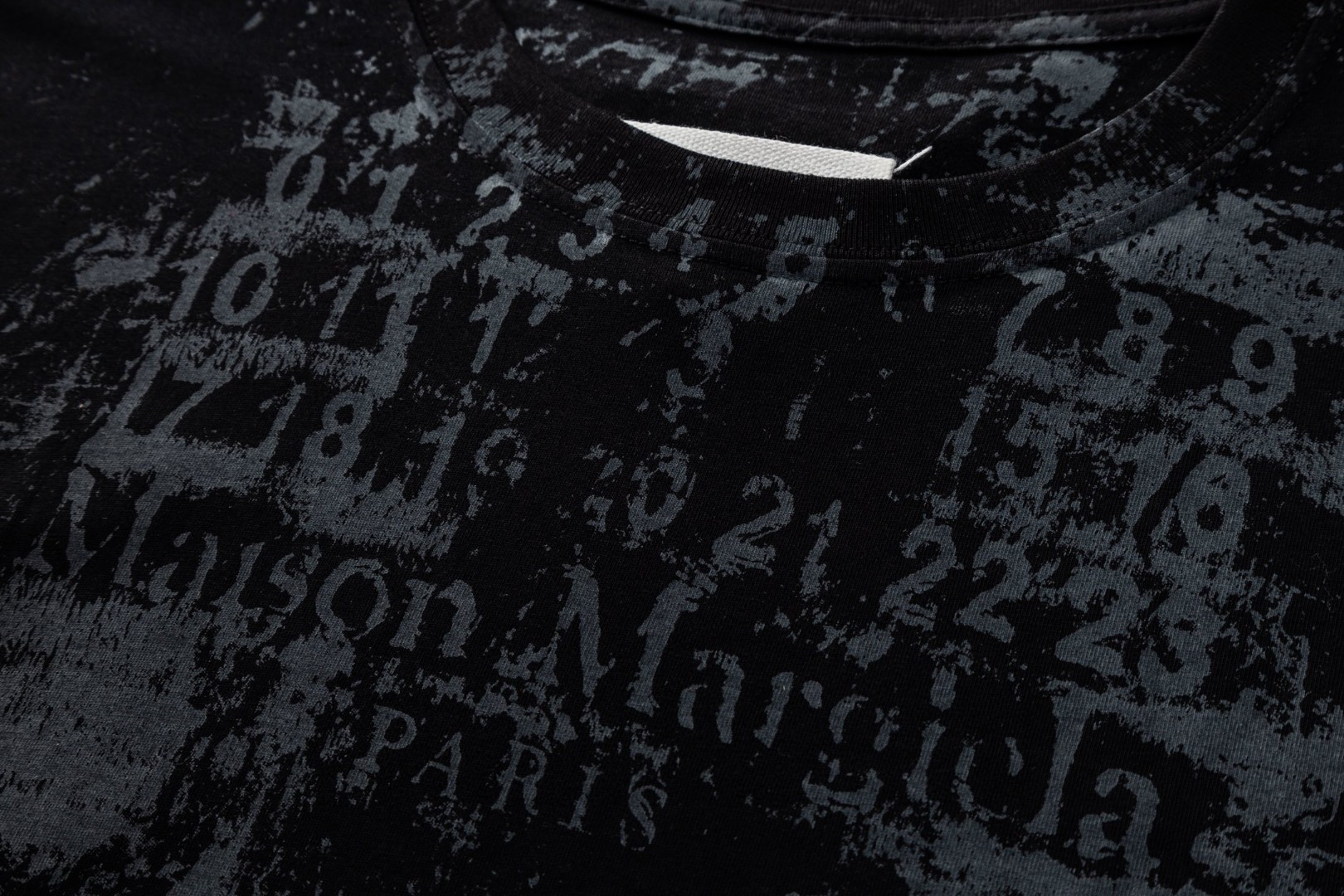 Maison Margiela 马吉拉 做旧印花圆领短袖 T恤 套头 夏季 冰白色 黑色 A0 S50GC0737S24607857