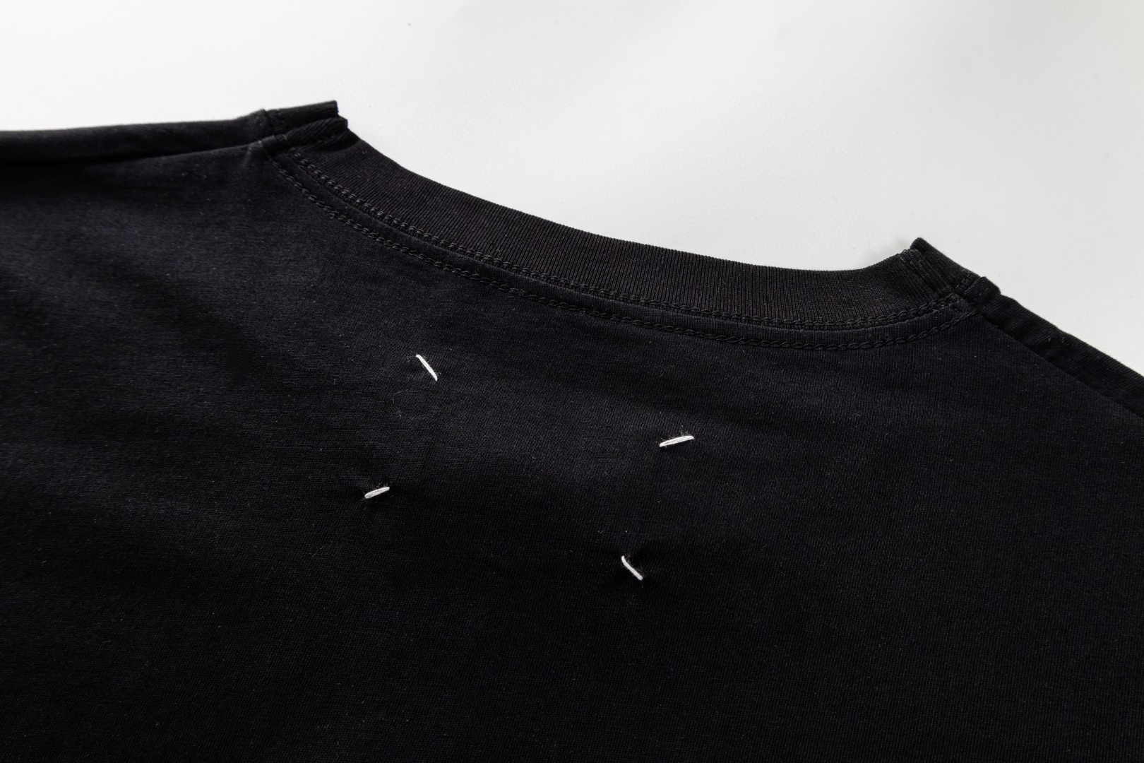Maison Margiela 马吉拉 做旧印花圆领短袖 T恤 套头 夏季 冰白色 黑色 A0 S50GC0737S24607857