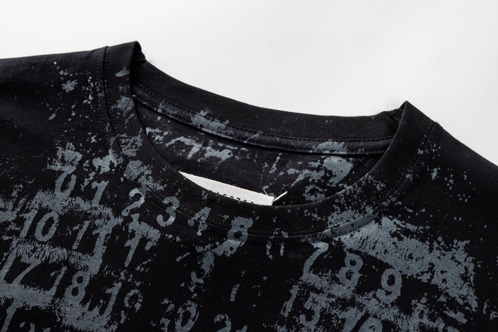 Maison Margiela 马吉拉 做旧印花圆领短袖 T恤 套头 夏季 冰白色 黑色 A0 S50GC0737S24607857
