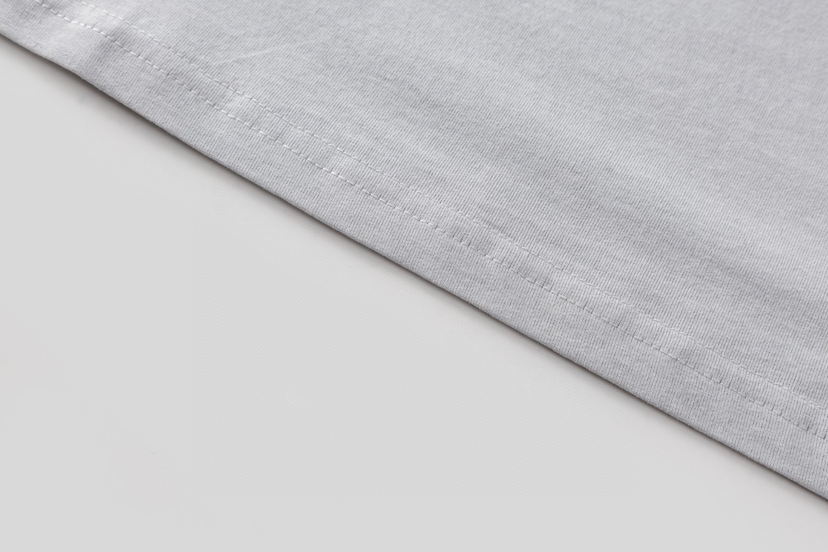 Maison Margiela 马吉拉 做旧印花圆领短袖 T恤 套头 夏季 冰白色 黑色 A0 S50GC0737S24607857