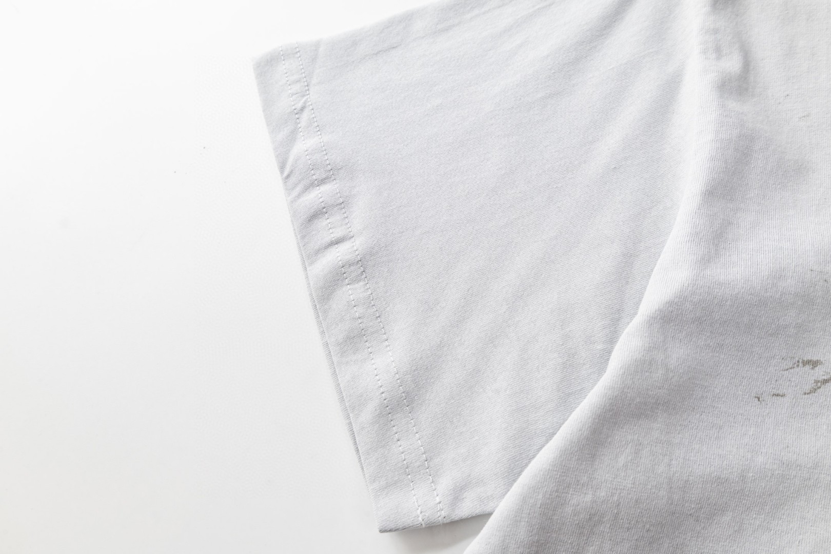 Maison Margiela 马吉拉 做旧印花圆领短袖 T恤 套头 夏季 冰白色 黑色 A0 S50GC0737S24607857